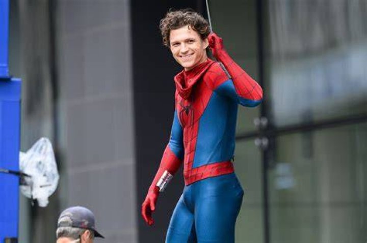 What age is Tom Holland in Spider-Man: Homecoming?